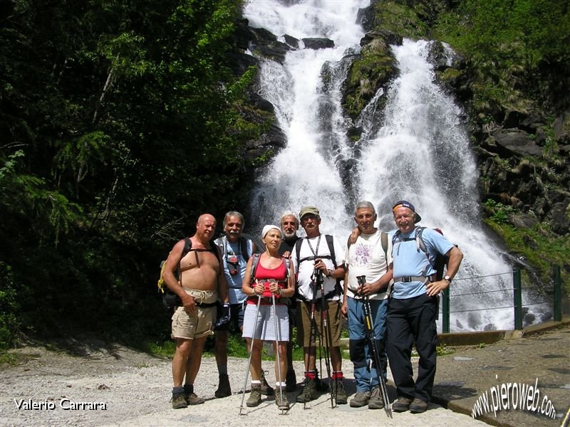 31 La Combricola sotto la cascata.JPG